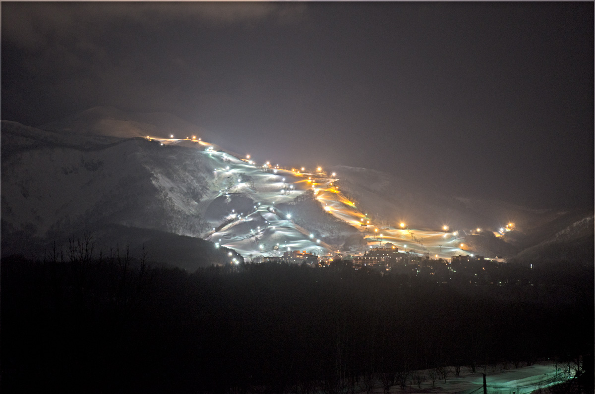 niseko nighter on grand hirafu are fun